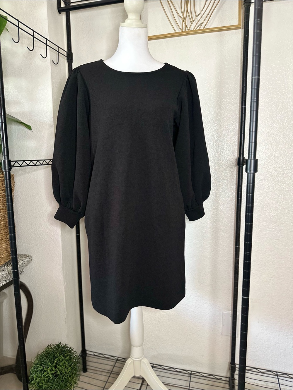 Black Long-Sleeve Puff-Sleeve Shift Dress
